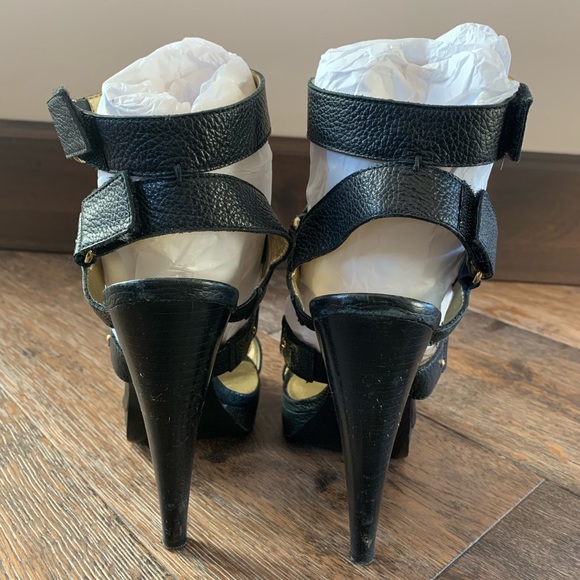 Report Signature Randolph Black Heels - Picture 6 of 9
